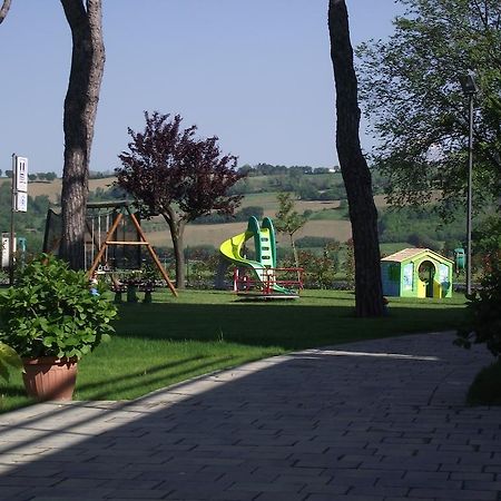 Hotel Ausonia Monte Porzio Exterior foto