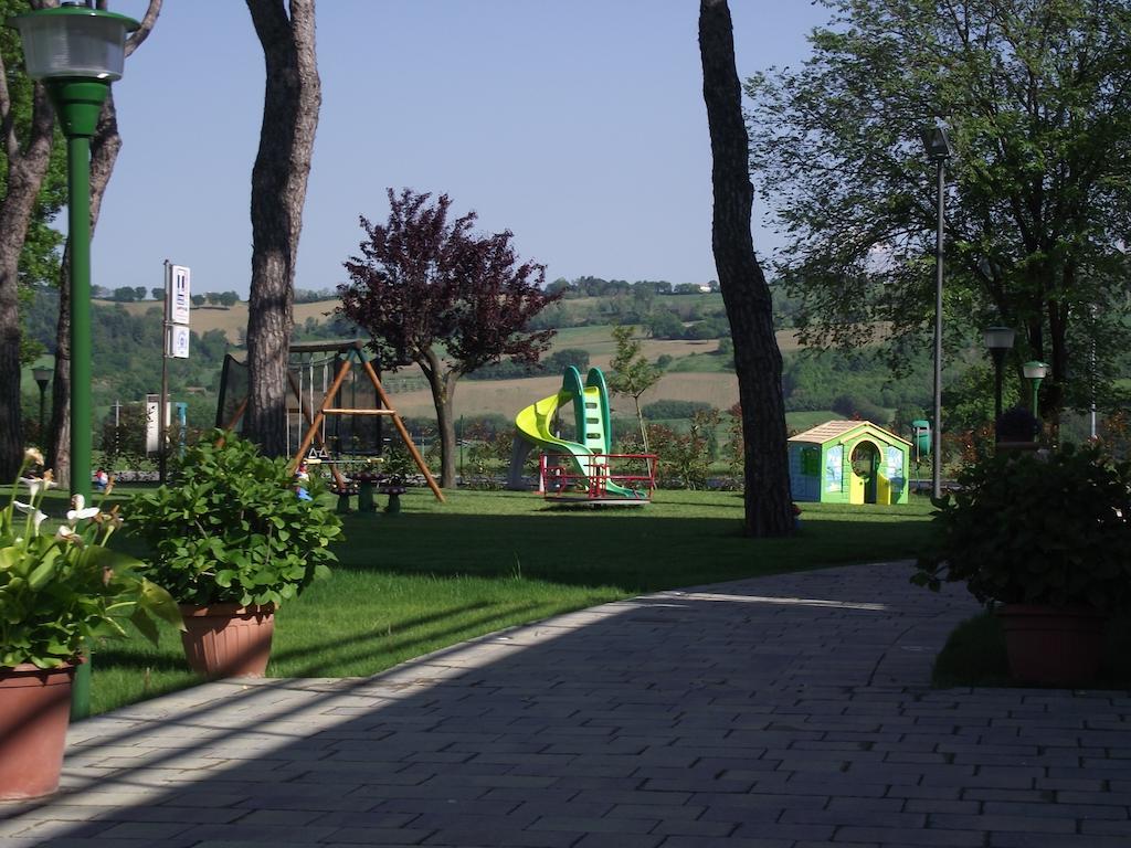 Hotel Ausonia Monte Porzio Exterior foto