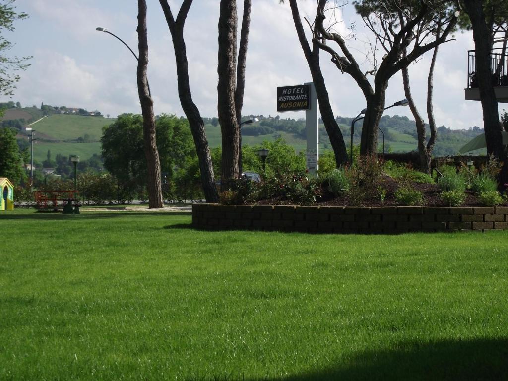 Hotel Ausonia Monte Porzio Exterior foto