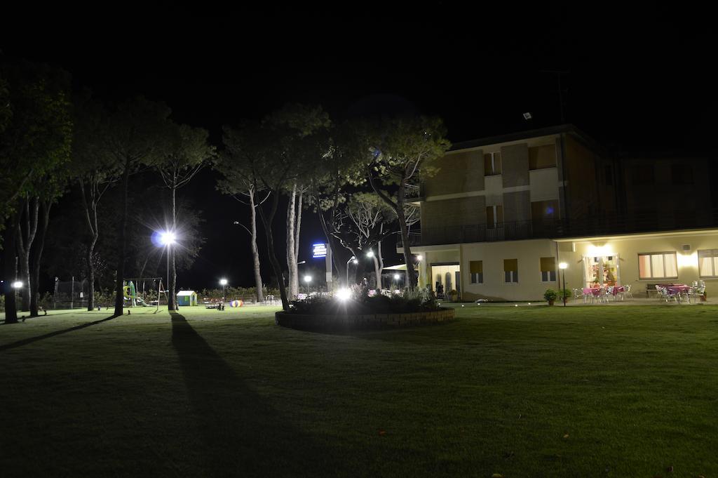 Hotel Ausonia Monte Porzio Exterior foto