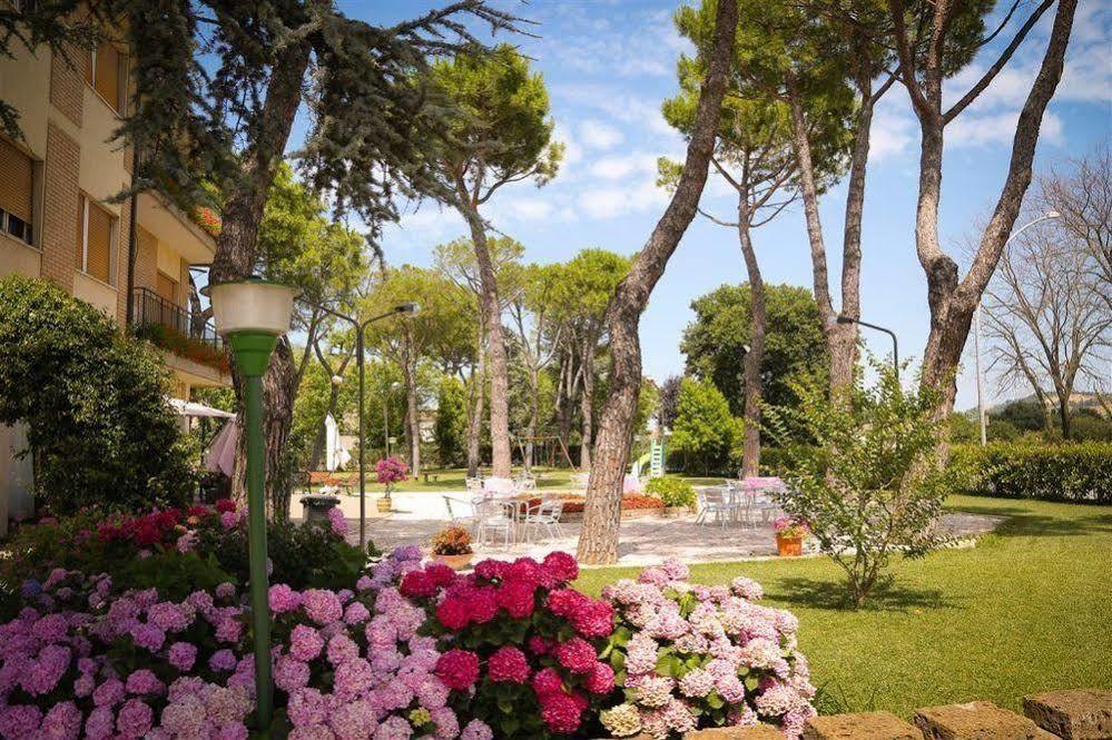 Hotel Ausonia Monte Porzio Exterior foto