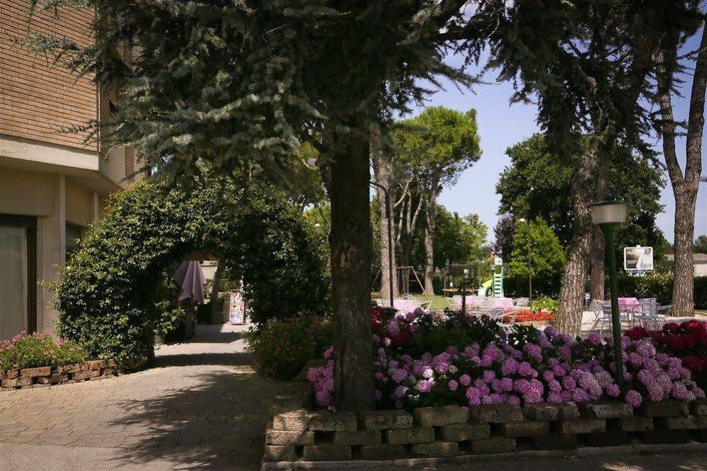 Hotel Ausonia Monte Porzio Exterior foto